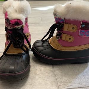 Snow boots